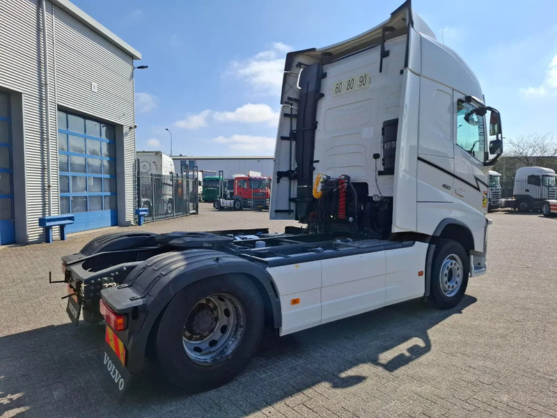 Volvo FH4-460 / VEB+ / DOUBLE TANK / FRIDGE / AUTOMATIC / EURO-6 / 2018 - Тягач: фото 5 Volvo FH4-460 / VEB+ / DOUBLE TANK / FRIDGE / AUTOMATIC / EURO-6 / 2018 - Тягач: фото 5