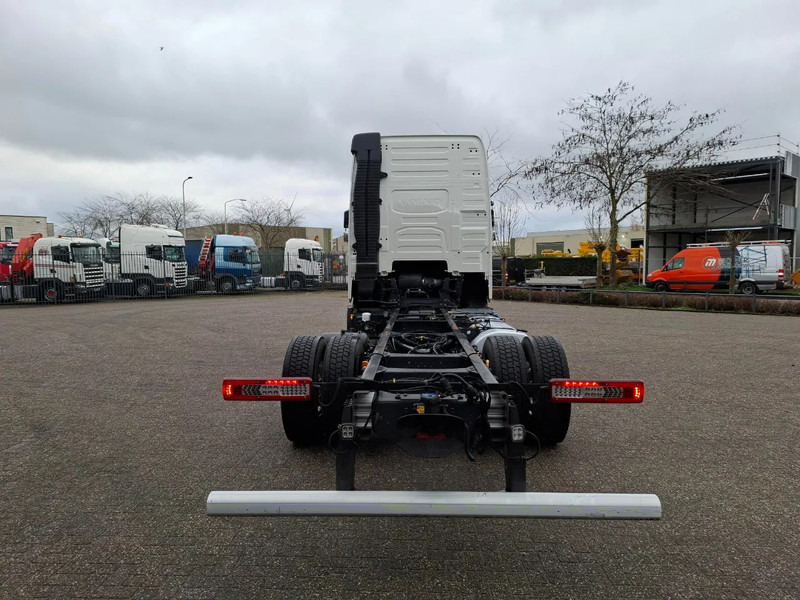 Volvo FH5-500 / XL / VEB+ / I-SAVE / I-PARKCOOL / ONLY:175784 KM / GERMAN TRUCK / FULL-AIR / WB:490 / ALCOA / LEATHER / 2023 - Грузовик-шасси: фото 4 Volvo FH5-500 / XL / VEB+ / I-SAVE / I-PARKCOOL / ONLY:175784 KM / GERMAN TRUCK / FULL-AIR / WB:490 / ALCOA / LEATHER / 2023 - Грузовик-шасси: фото 4