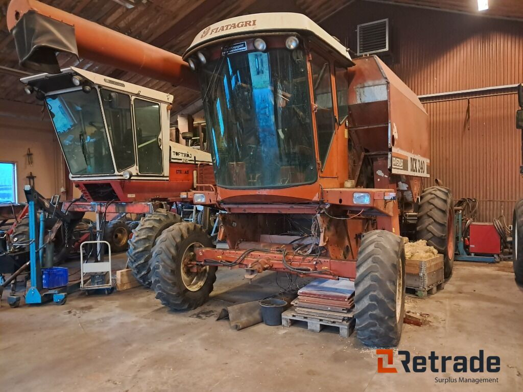 Mejetærsker FIATAGRI MX 240 Laverna - Зерноуборочный комбайн: фото 1 Mejetærsker FIATAGRI MX 240 Laverna - Зерноуборочный комбайн: фото 1
