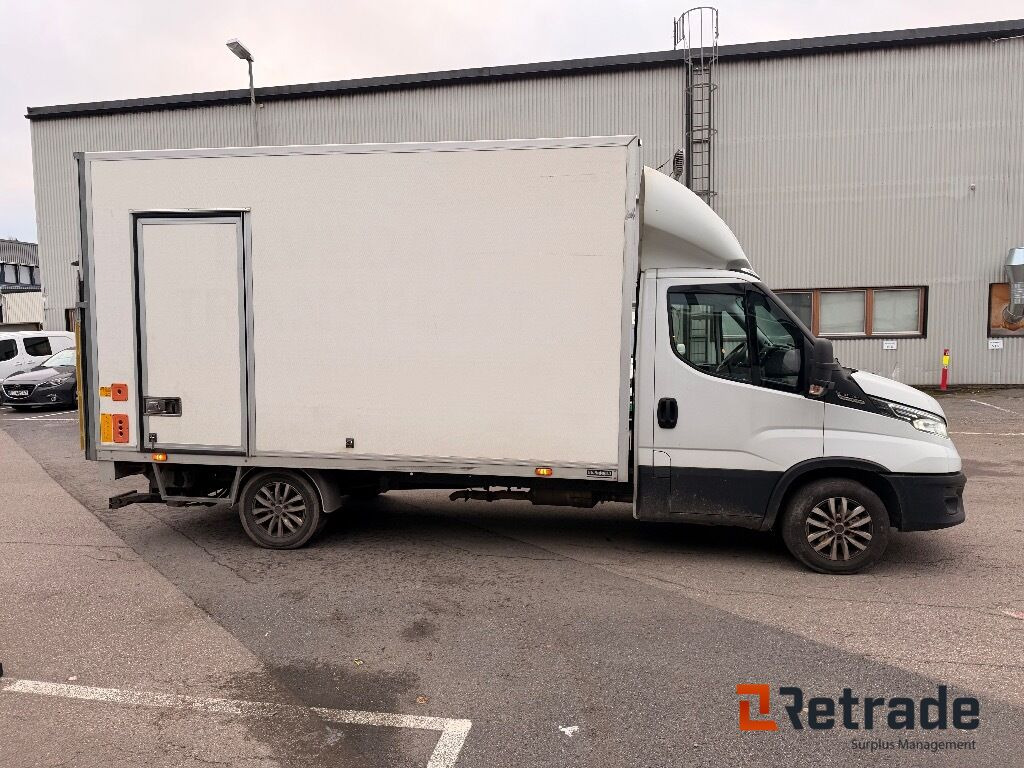 Skapbil IVECO 35S16 (parkert i Oslo) - Фургон с закрытым кузовом: фото 4 Skapbil IVECO 35S16 (parkert i Oslo) - Фургон с закрытым кузовом: фото 4