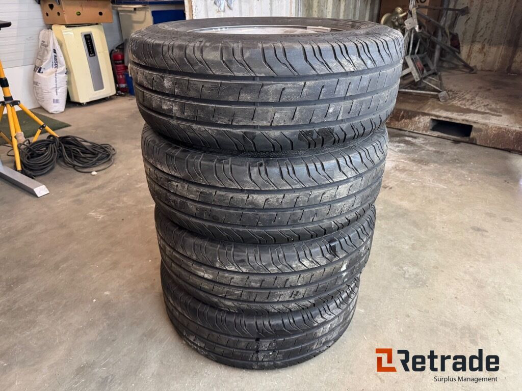 Sommardäck Continental 235/65R16C på fälg MB Sprinter - Строительное оборудование: фото 1 Sommardäck Continental 235/65R16C på fälg MB Sprinter - Строительное оборудование: фото 1