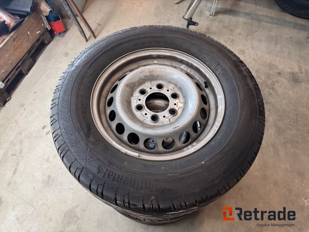 Sommardäck Continental 235/65R16C på fälg MB Sprinter - Строительное оборудование: фото 4 Sommardäck Continental 235/65R16C på fälg MB Sprinter - Строительное оборудование: фото 4