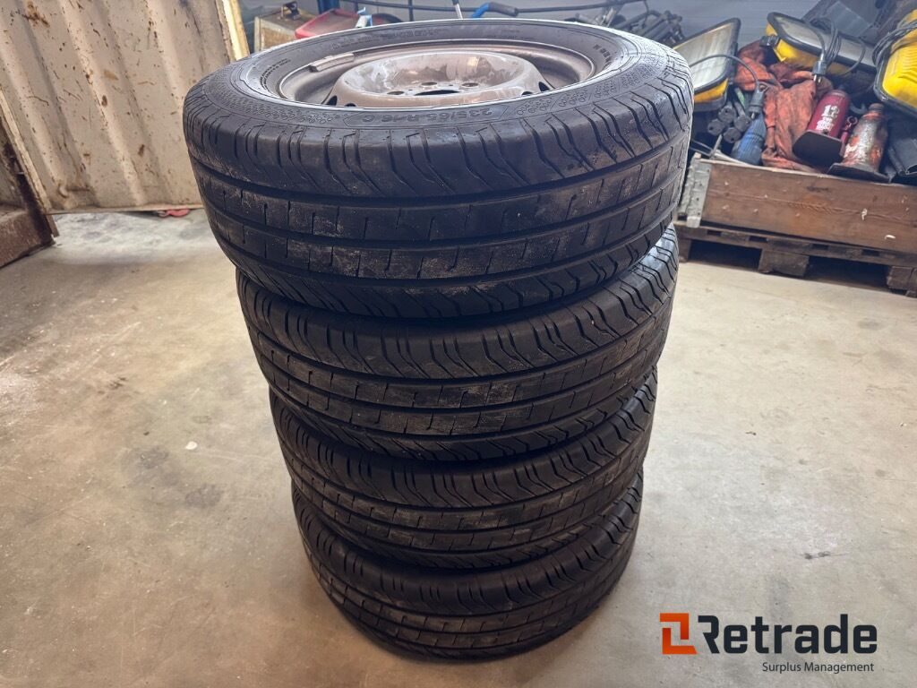 Sommardäck Continental 235/65R16C på fälg MB Sprinter - Строительное оборудование: фото 2 Sommardäck Continental 235/65R16C på fälg MB Sprinter - Строительное оборудование: фото 2