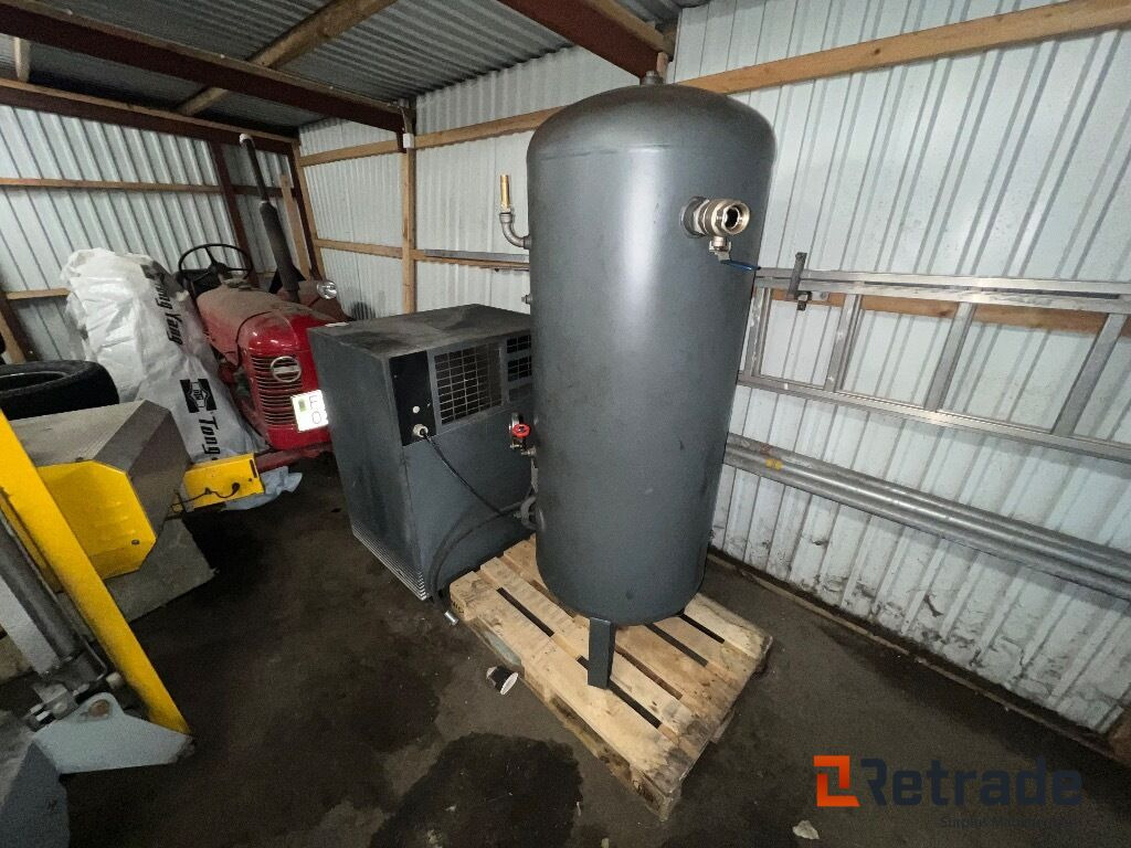 SkruvKompressor Atlas Copco GA5 & Gävle galvan lufttank 500liter - Строительная техника: фото 1 SkruvKompressor Atlas Copco GA5 & Gävle galvan lufttank 500liter - Строительная техника: фото 1