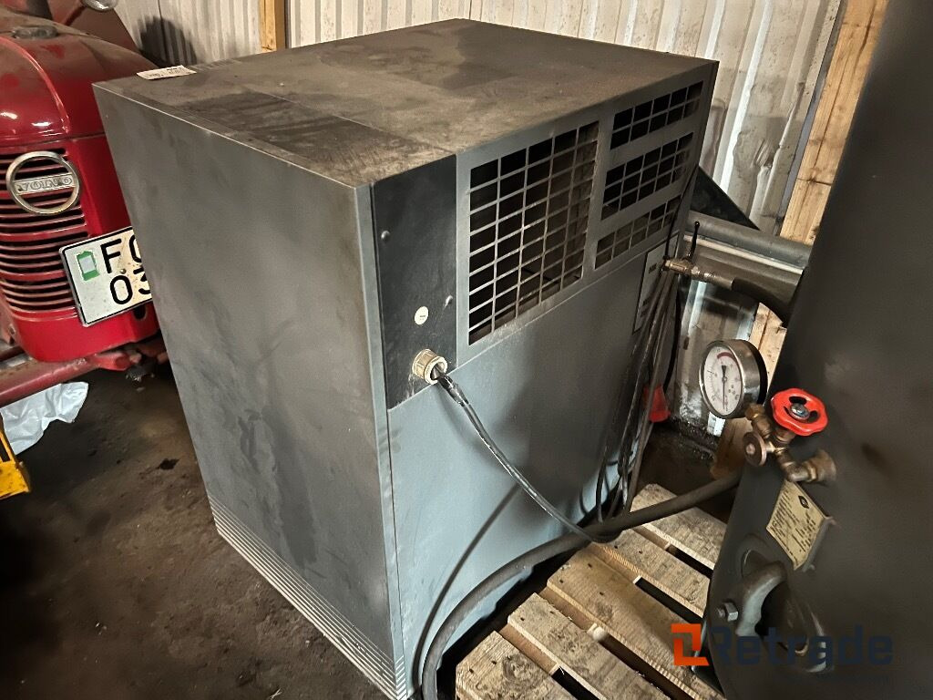 SkruvKompressor Atlas Copco GA5 & Gävle galvan lufttank 500liter - Строительная техника: фото 2 SkruvKompressor Atlas Copco GA5 & Gävle galvan lufttank 500liter - Строительная техника: фото 2