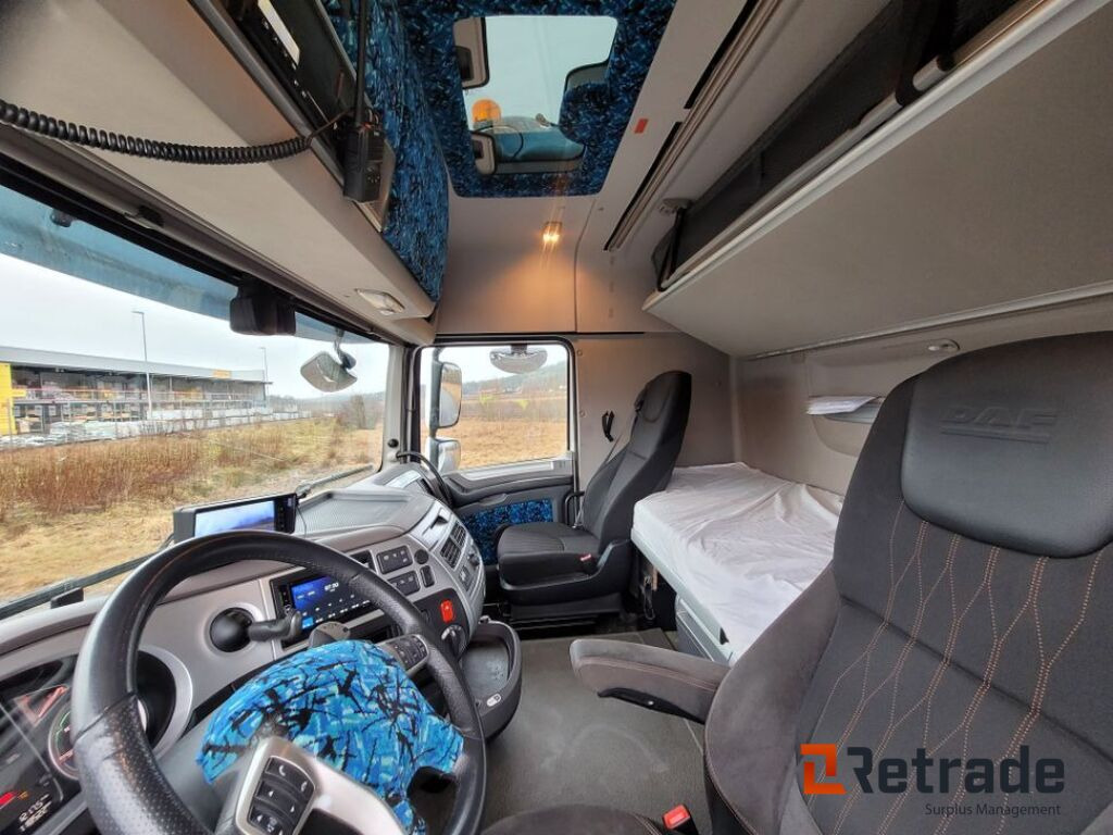 Tridem lastväxlare med flak Daf XF530 FAW Euro 6, låga mil -2022 - Самосвал: фото 5 Tridem lastväxlare med flak Daf XF530 FAW Euro 6, låga mil -2022 - Самосвал: фото 5