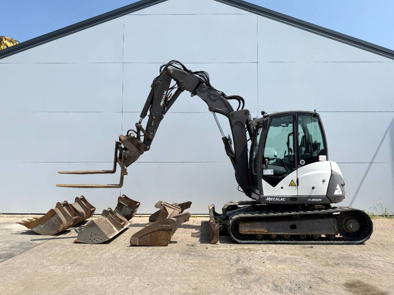 Mecalac 8MCR - 6 Attachments Included! Auto Greasing - Мини-экскаватор: фото 1 Mecalac 8MCR - 6 Attachments Included! Auto Greasing - Мини-экскаватор: фото 1