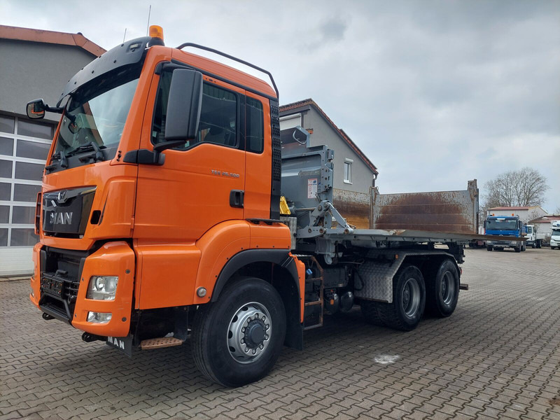 MAN TGS 26.500 6x6 Hydrodrive Schwarzmüller Wechselsystem SZM - Самосвал: фото 1 MAN TGS 26.500 6x6 Hydrodrive Schwarzmüller Wechselsystem SZM - Самосвал: фото 1