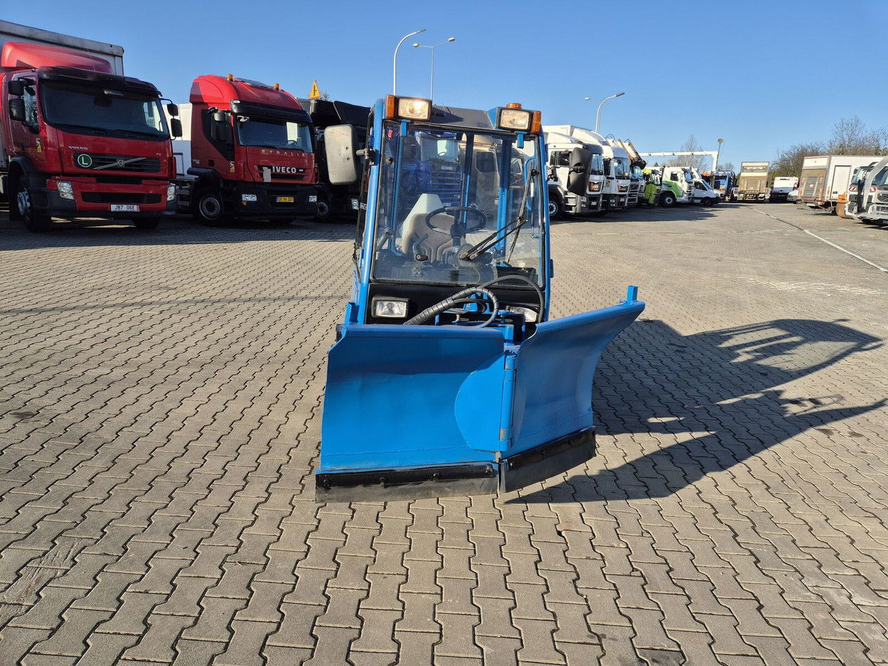 HOLDER C245 4WD / Tool carrier / Snow plow / PTO Front AN D Rear / 4X4 / - Коммунальный трактор: фото 4 HOLDER C245 4WD / Tool carrier / Snow plow / PTO Front AN D Rear / 4X4 / - Коммунальный трактор: фото 4