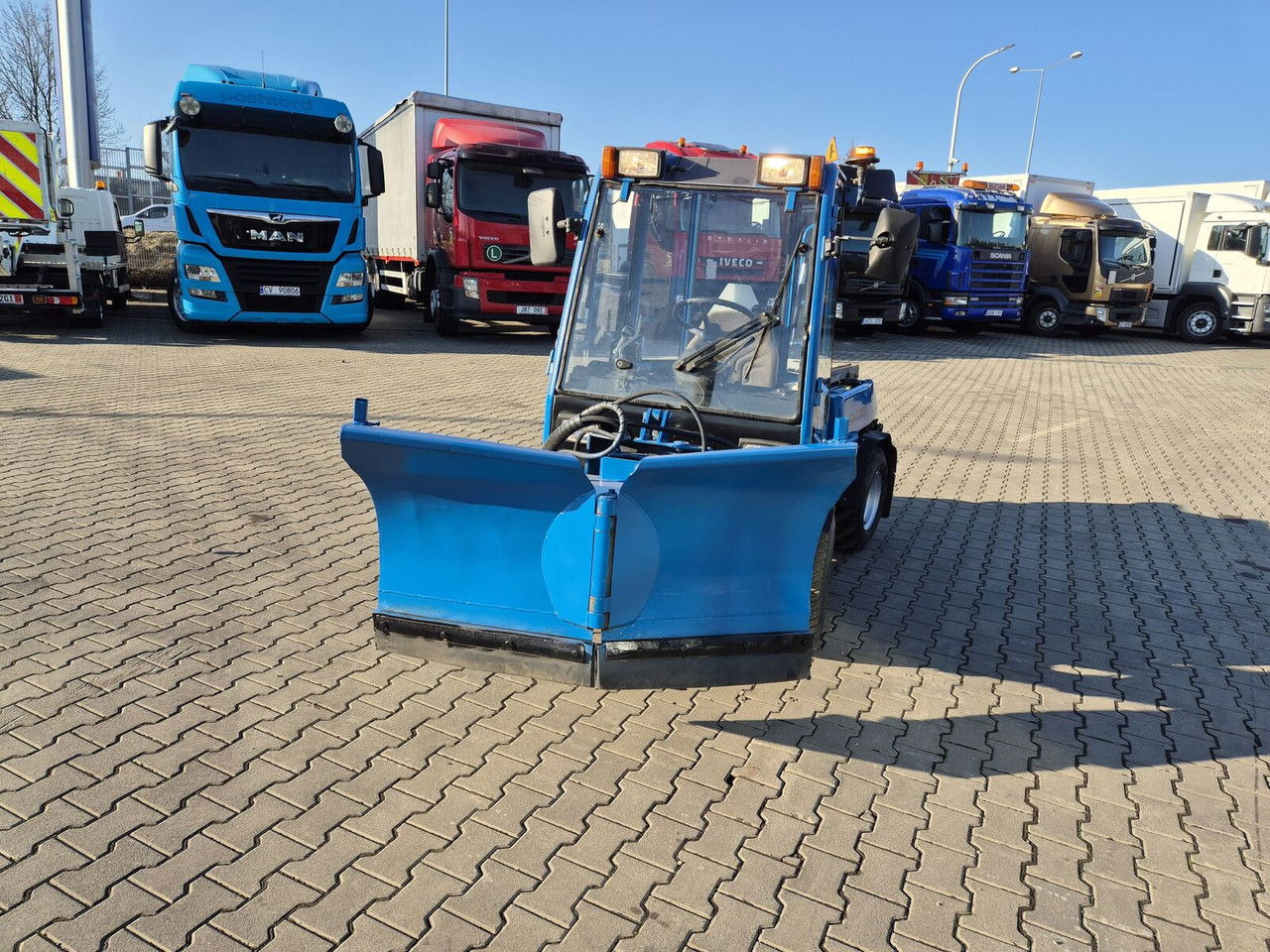 HOLDER C245 4WD / Tool carrier / Snow plow / PTO Front AN D Rear / 4X4 / - Коммунальный трактор: фото 3 HOLDER C245 4WD / Tool carrier / Snow plow / PTO Front AN D Rear / 4X4 / - Коммунальный трактор: фото 3