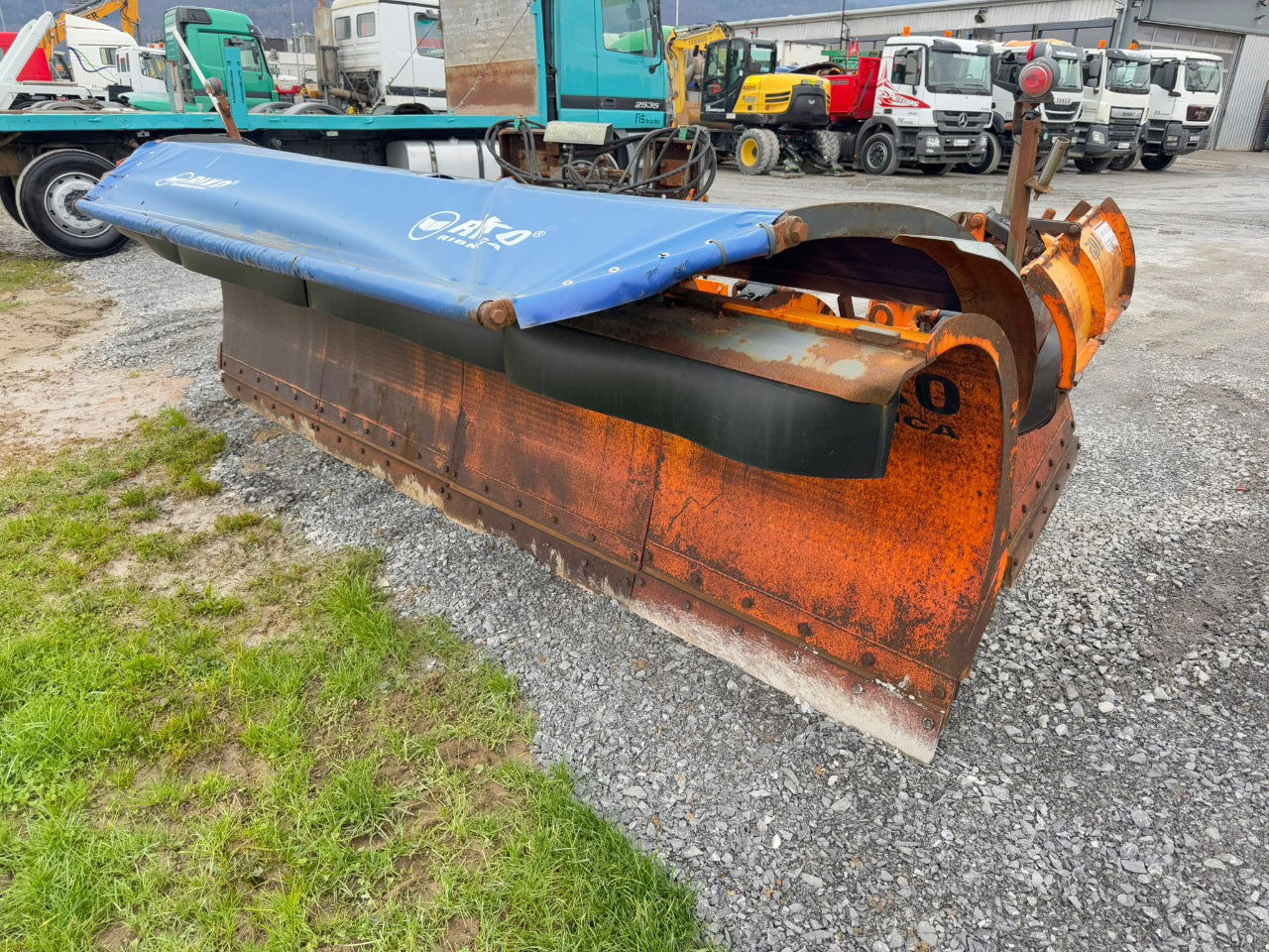 Diversen Front Snow Plow - 4.1M - Отвал для снега: фото 1 Diversen Front Snow Plow - 4.1M - Отвал для снега: фото 1