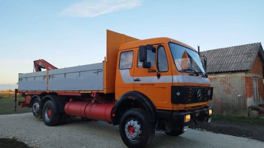 Mercedes-Benz 2228 6x2 stake body - crane - Тентованный грузовик: фото 2 Mercedes-Benz 2228 6x2 stake body - crane - Тентованный грузовик: фото 2