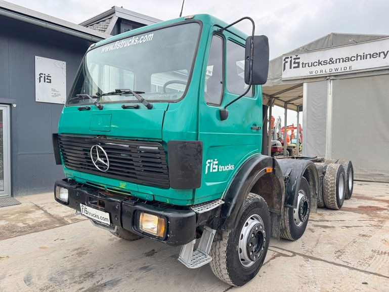 Mercedes-Benz 3025 8x4 chassis - complete spring - Грузовик-шасси: фото 1 Mercedes-Benz 3025 8x4 chassis - complete spring - Грузовик-шасси: фото 1