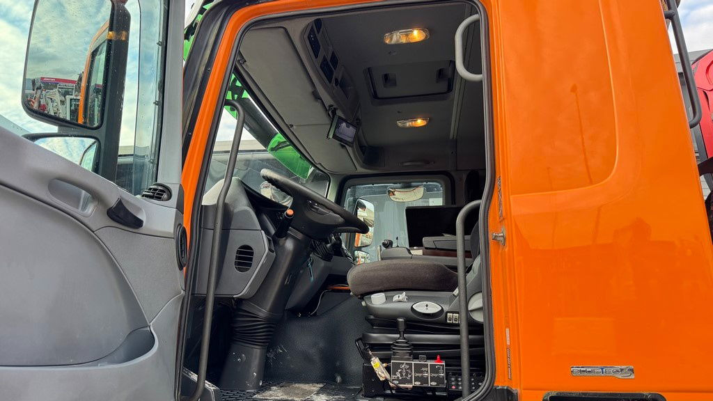 Mercedes-Benz Actros 1832 AK tipper 4x4 - crane Fassi 9.2M - remote control  в лизинг Mercedes-Benz Actros 1832 AK tipper 4x4 - crane Fassi 9.2M - remote control: фото 27