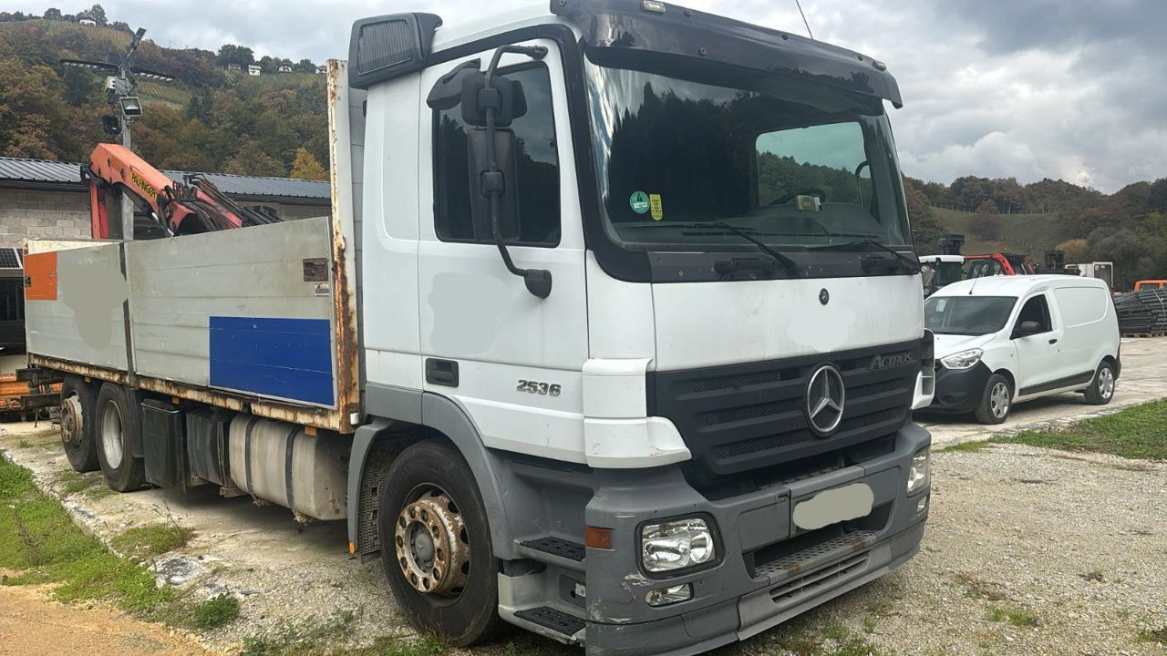 Mercedes-Benz Actros 2536 L 6x2 stake body - lifting axle - Грузовик бортовой/ Платформа: фото 3 Mercedes-Benz Actros 2536 L 6x2 stake body - lifting axle - Грузовик бортовой/ Платформа: фото 3