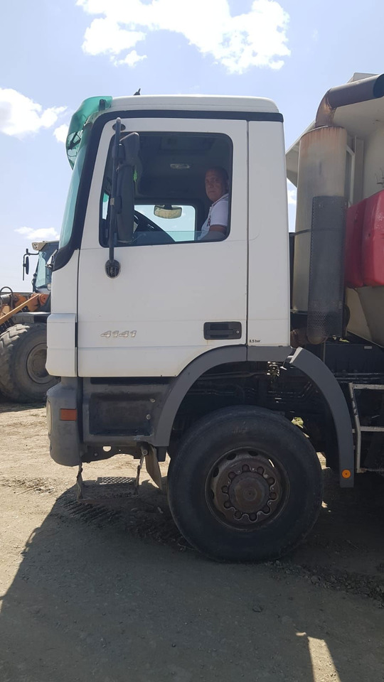 Mercedes-Benz Actros 4141 K 8x6 schwarzmuller mulda tipper - Самосвал: фото 2 Mercedes-Benz Actros 4141 K 8x6 schwarzmuller mulda tipper - Самосвал: фото 2