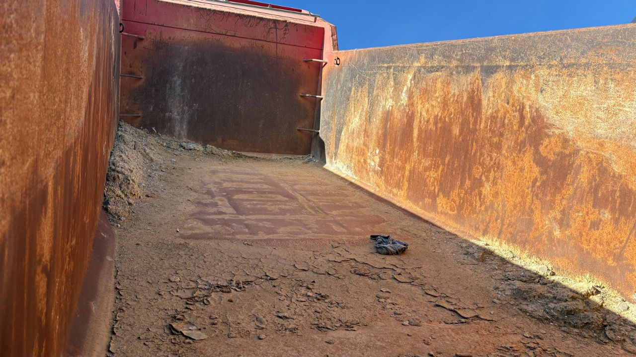 Самосвал Mercedes-Benz Actros 4141 K 8x6 tipper - 19m3 - spring suspension: фото 10 Самосвал Mercedes-Benz Actros 4141 K 8x6 tipper - 19m3 - spring suspension: фото 10