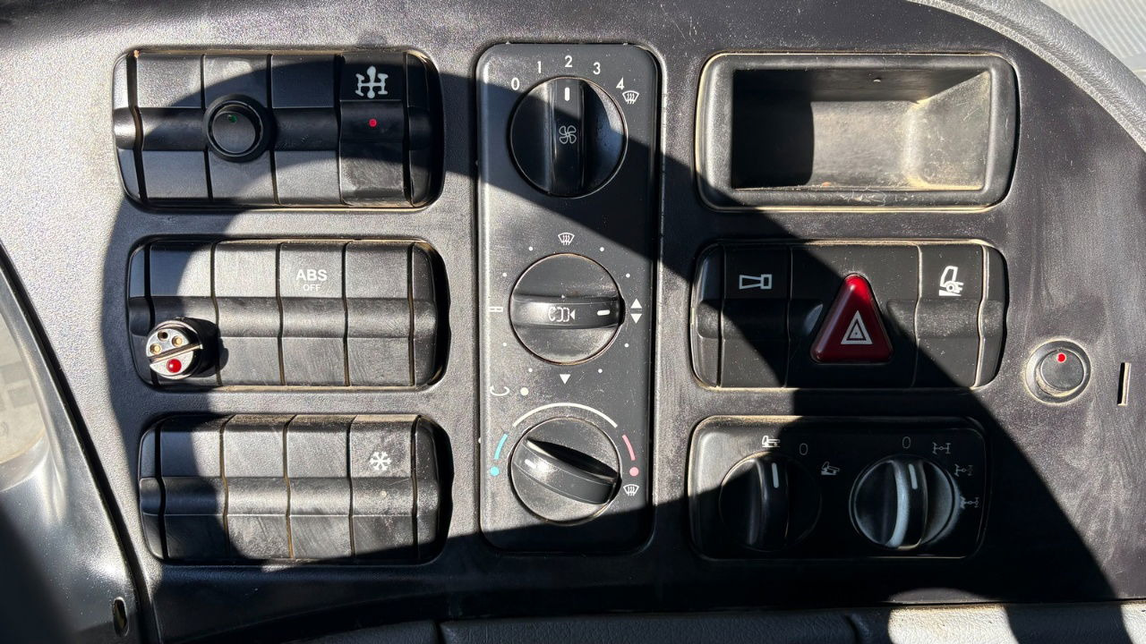 Самосвал Mercedes-Benz Actros 4141 K 8x6 tipper - 19m3 - spring suspension: фото 17 Самосвал Mercedes-Benz Actros 4141 K 8x6 tipper - 19m3 - spring suspension: фото 17