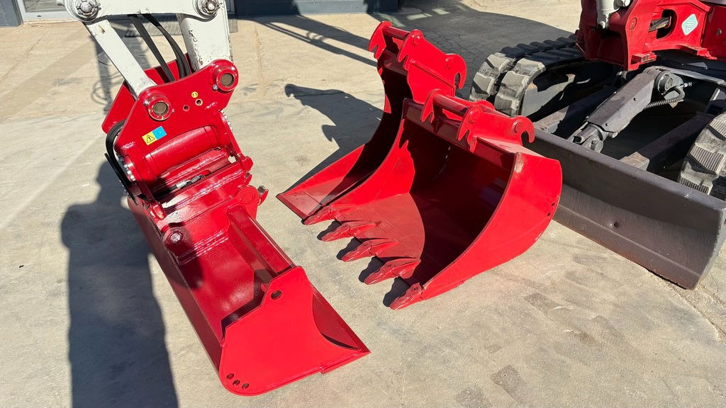 Takeuchi TB250-2 - 2021 Year - 1825 Hours - Powertilt -3X Buckets - Мини-экскаватор: фото 1 Takeuchi TB250-2 - 2021 Year - 1825 Hours - Powertilt -3X Buckets - Мини-экскаватор: фото 1