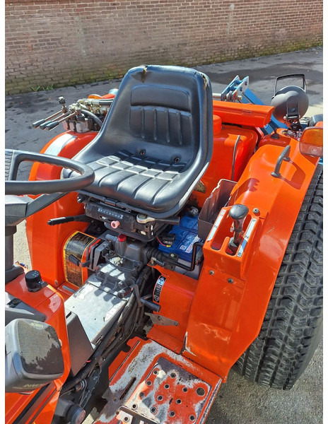 Kubota B2150 - Складской тягач: фото 4 Kubota B2150 - Складской тягач: фото 4
