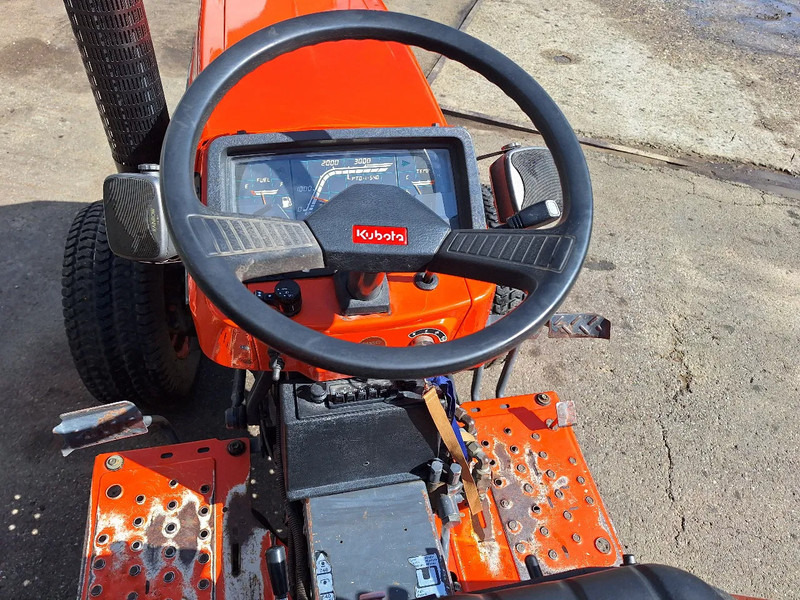 Kubota B2150 - Складской тягач: фото 5 Kubota B2150 - Складской тягач: фото 5