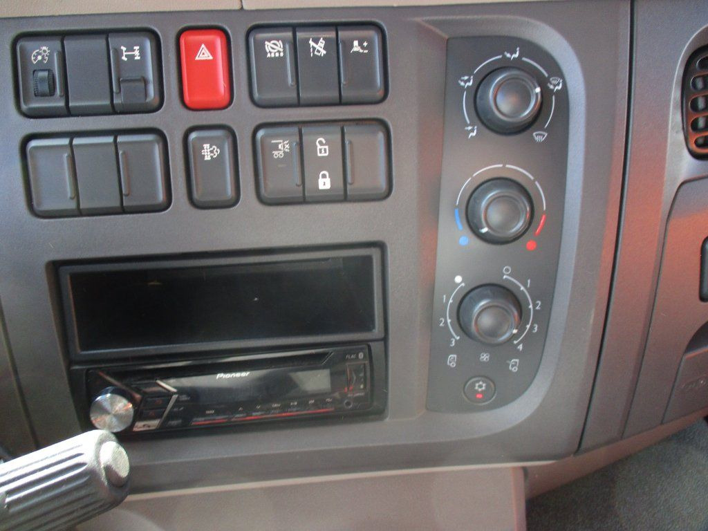 Грузовик с закрытым кузовом DAF LF 18.290: фото 12