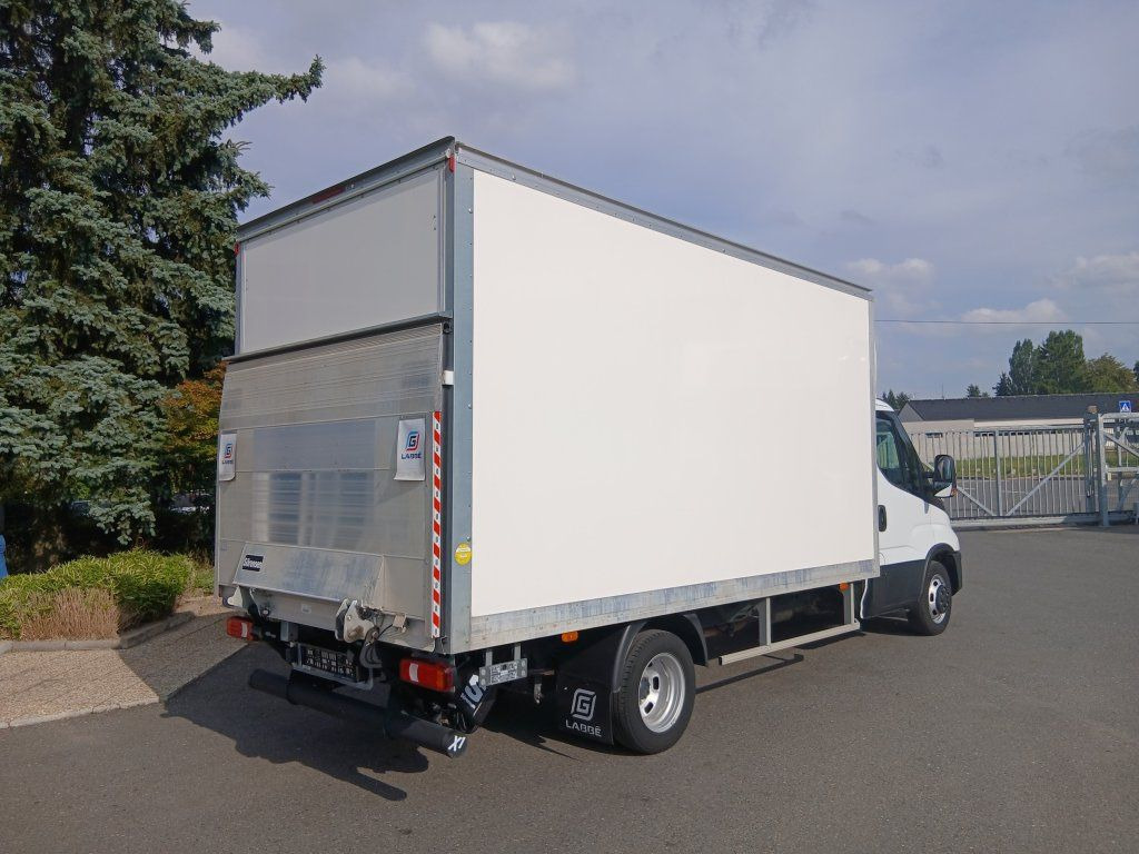 Iveco 35C16 Daily 3,0l - Фургон с закрытым кузовом: фото 4 Iveco 35C16 Daily 3,0l - Фургон с закрытым кузовом: фото 4