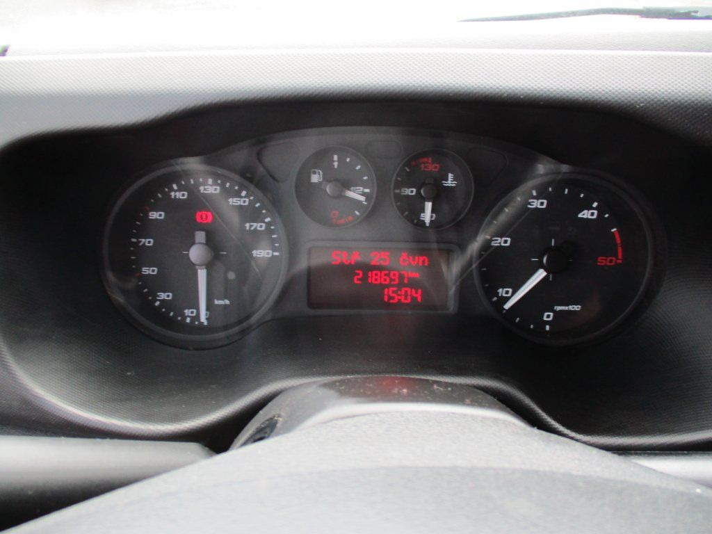 Фургон-рефрижератор Iveco Daily 35C16 Dhollandia: фото 17 Фургон-рефрижератор Iveco Daily 35C16 Dhollandia: фото 17