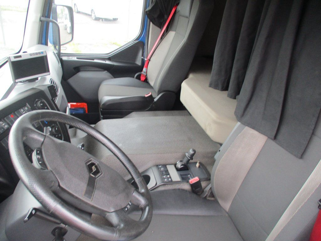 Renault D18, 320 - Грузовик с закрытым кузовом: фото 4 Renault D18, 320 - Грузовик с закрытым кузовом: фото 4