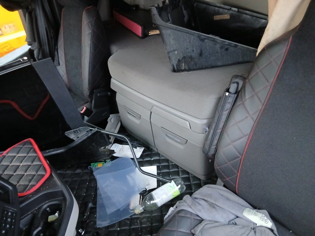 Тягач Scania R450 MEGA/lowdeck Unfall / damage: фото 13