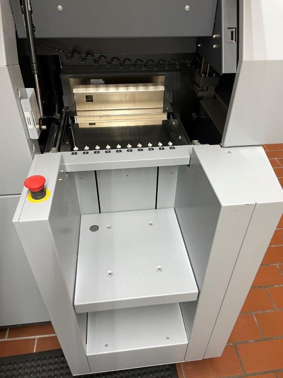 Horizon HT-30 C automatic rotary three-knife trimmer - Бумагорезательная машина: фото 4 Horizon HT-30 C automatic rotary three-knife trimmer - Бумагорезательная машина: фото 4