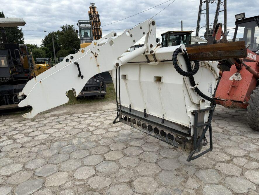 Bomag BW174 - Разбрасыватель песка/ Соли для Коммунальной и специальной техники: фото 2 Bomag BW174 - Разбрасыватель песка/ Соли для Коммунальной и специальной техники: фото 2