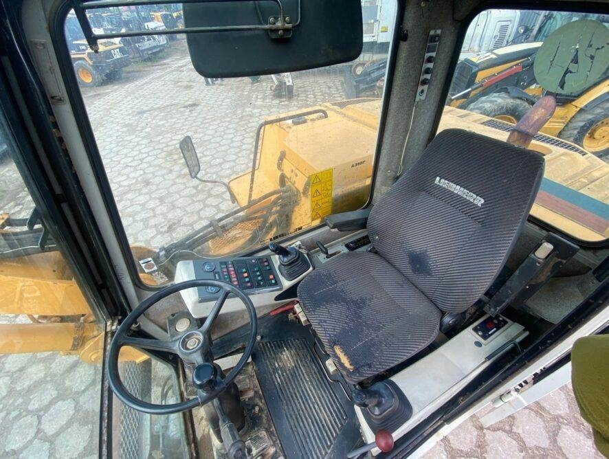 Колёсный экскаватор Liebherr A310B: фото 10