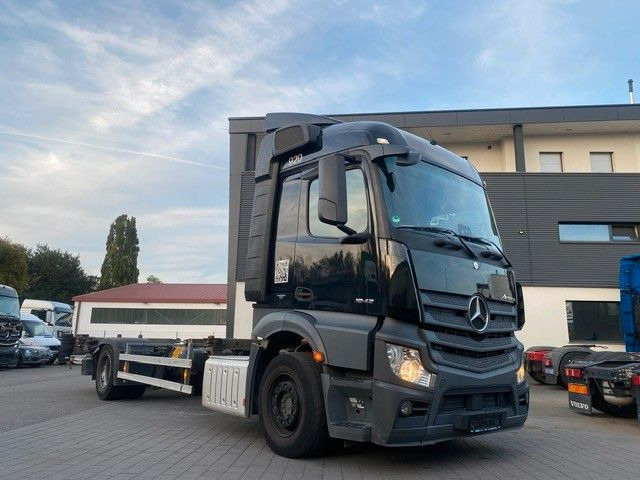 Mercedes-Benz Actros 1842 BDF LBW 1845 2x - Грузовик-контейнеровоз/ Сменный кузов: фото 1 Mercedes-Benz Actros 1842 BDF LBW 1845 2x - Грузовик-контейнеровоз/ Сменный кузов: фото 1