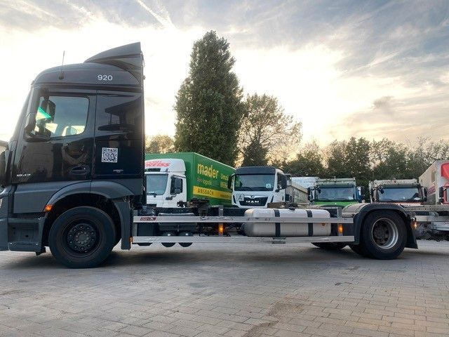 Mercedes-Benz Actros 1842 BDF LBW 1845 2x - Грузовик-контейнеровоз/ Сменный кузов: фото 2 Mercedes-Benz Actros 1842 BDF LBW 1845 2x - Грузовик-контейнеровоз/ Сменный кузов: фото 2