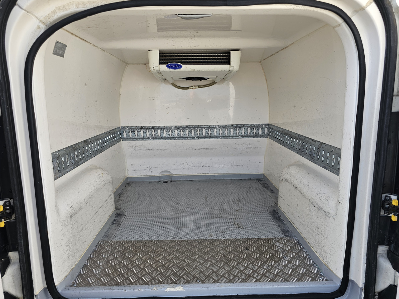 Fiat Doblo chlodnia mroznia carrier +230v - 18 C euro5 - Фургон-рефрижератор: фото 4 Fiat Doblo chlodnia mroznia carrier +230v - 18 C euro5 - Фургон-рефрижератор: фото 4