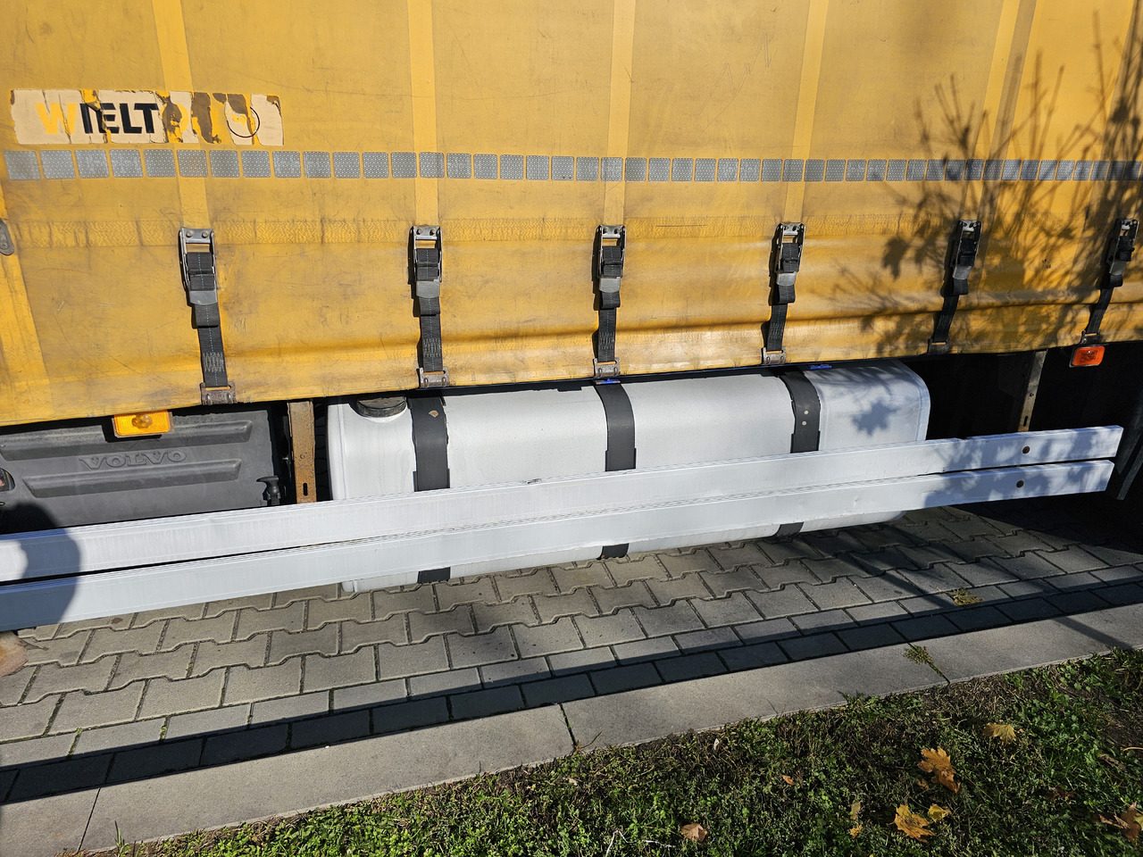 Тентованный грузовик VOLVO FH460 ZESTAW TANDEM 120 M3 PRZEJAZDOWY + PRZYCZEPA FIRANKA SAF: фото 12 Тентованный грузовик VOLVO FH460 ZESTAW TANDEM 120 M3 PRZEJAZDOWY + PRZYCZEPA FIRANKA SAF: фото 12