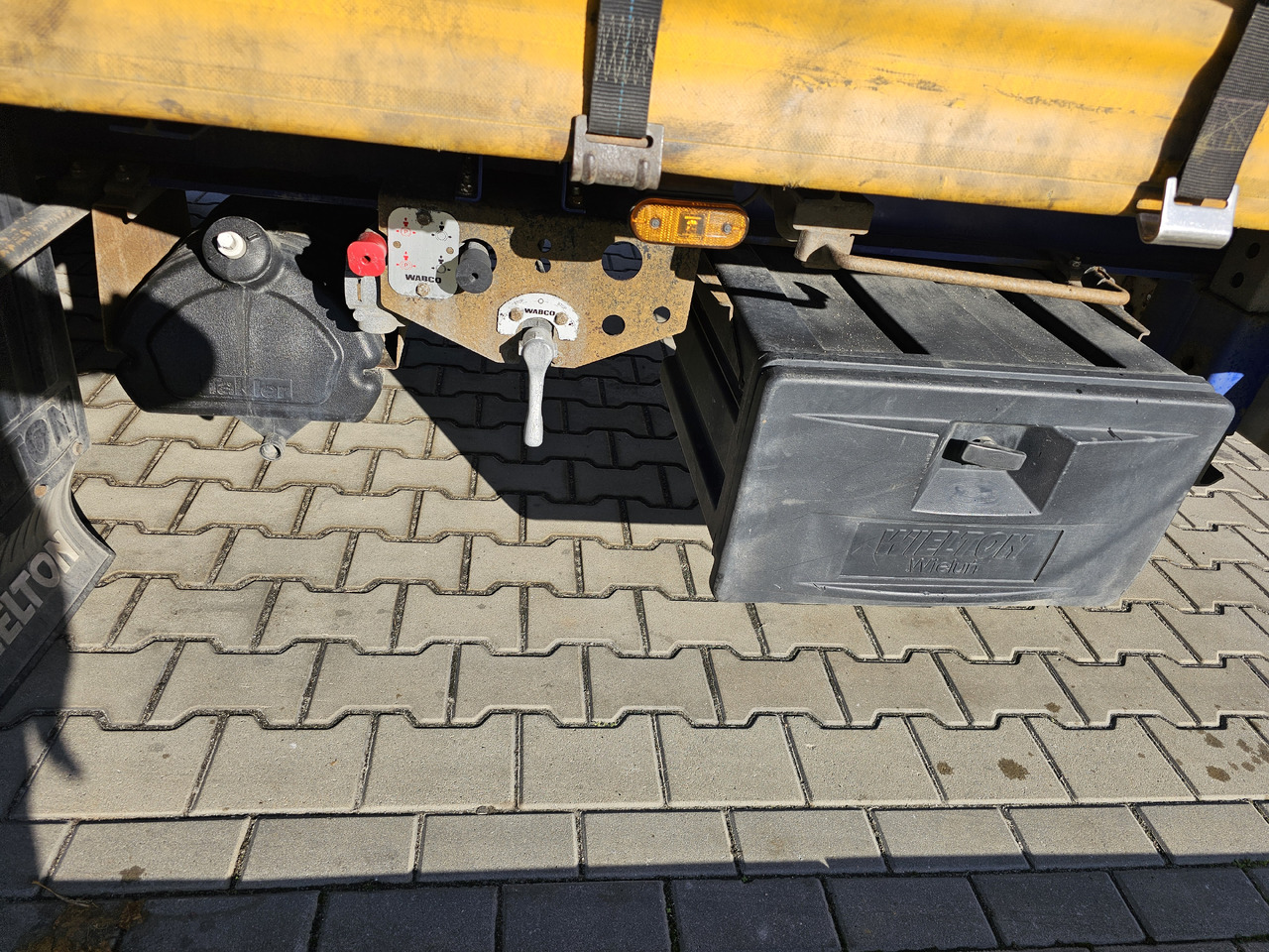 Тентованный грузовик VOLVO FH460 ZESTAW TANDEM 120 M3 PRZEJAZDOWY + PRZYCZEPA FIRANKA SAF: фото 24 Тентованный грузовик VOLVO FH460 ZESTAW TANDEM 120 M3 PRZEJAZDOWY + PRZYCZEPA FIRANKA SAF: фото 24