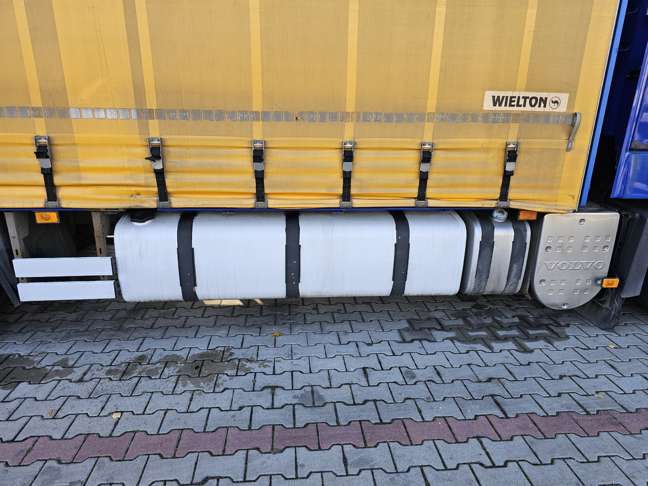 Тентованный грузовик VOLVO FH460 ZESTAW TANDEM 120 M3 PRZEJAZDOWY + PRZYCZEPA FIRANKA SAF: фото 11 Тентованный грузовик VOLVO FH460 ZESTAW TANDEM 120 M3 PRZEJAZDOWY + PRZYCZEPA FIRANKA SAF: фото 11