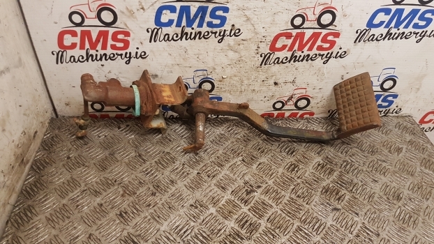Case International 856 Xl Clutch Pedal Slave Cylinder 3234618r1, 1500215c92 - Цилиндр сцепления для Тракторов: фото 3 Case International 856 Xl Clutch Pedal Slave Cylinder 3234618r1, 1500215c92 - Цилиндр сцепления для Тракторов: фото 3