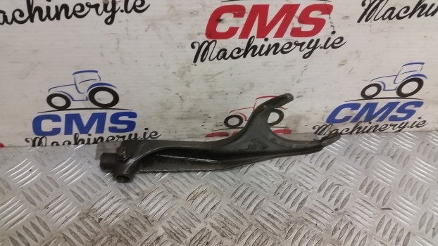Ford 5000 Transmission Gear Selector Fork C7nn7231b 81817367 - Трансмиссия для Тракторов: фото 1 Ford 5000 Transmission Gear Selector Fork C7nn7231b 81817367 - Трансмиссия для Тракторов: фото 1