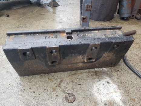 Противовес Ford 6635 Fiat L95 New Holland Tl100 Front Weight Carrier 5199414, 5172314: фото 7 Противовес Ford 6635 Fiat L95 New Holland Tl100 Front Weight Carrier 5199414, 5172314: фото 7