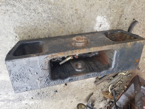 Противовес Ford 6635 Fiat L95 New Holland Tl100 Front Weight Carrier 5199414, 5172314: фото 6 Противовес Ford 6635 Fiat L95 New Holland Tl100 Front Weight Carrier 5199414, 5172314: фото 6