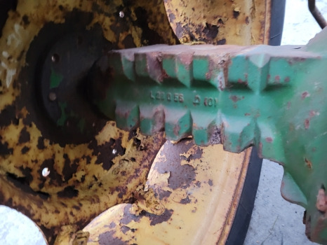 John Deere 2130 Rear Half Axle Lhs L29056, R56279, T29452, L29055, L39930 - Задняя ось: фото 1 John Deere 2130 Rear Half Axle Lhs L29056, R56279, T29452, L29055, L39930 - Задняя ось: фото 1