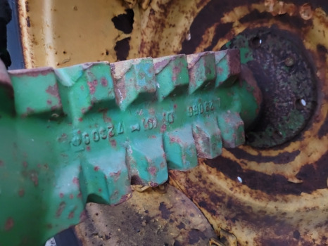 John Deere 2130 Rear Half Axle Rhs L29056, T29453, L34171, L29055, L39930 - Задняя ось: фото 1 John Deere 2130 Rear Half Axle Rhs L29056, T29453, L34171, L29055, L39930 - Задняя ось: фото 1