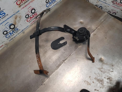 Kubota M5092 Front Axle Mudguard Bracket Lhs Assy - Крыло: фото 4 Kubota M5092 Front Axle Mudguard Bracket Lhs Assy - Крыло: фото 4