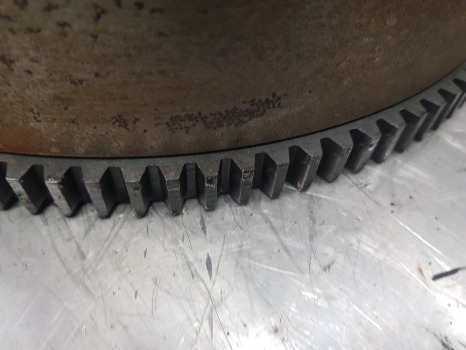 Massey Ferguson 5612, 5712, 5613, 5713 Flywheel Complete 4357995m94 - Маховик: фото 2 Massey Ferguson 5612, 5712, 5613, 5713 Flywheel Complete 4357995m94 - Маховик: фото 2