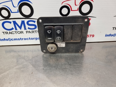 Massey Ferguson 9306, 9407, Control Panel Assy 3973054m1, 4241340m1, 3971574m1 - Кабина и интерьер: фото 1 Massey Ferguson 9306, 9407, Control Panel Assy 3973054m1, 4241340m1, 3971574m1 - Кабина и интерьер: фото 1