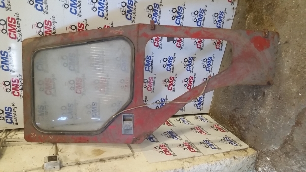 Massey Ferguson Cab Door Right - Дверь и запчасти для Тракторов: фото 1 Massey Ferguson Cab Door Right - Дверь и запчасти для Тракторов: фото 1