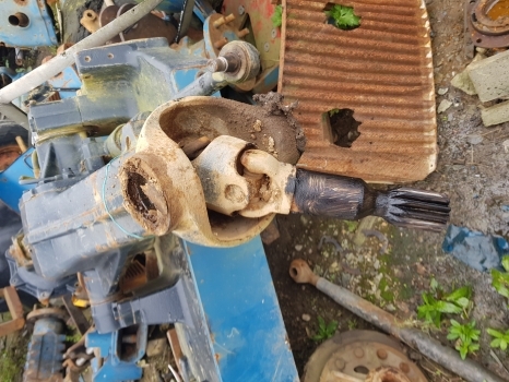 New Holland T5.95 Case T5, T5000, Jxu Series Front Axle Drive Shaft Rhs 87669495 - Приводный вал для Тракторов: фото 1 New Holland T5.95 Case T5, T5000, Jxu Series Front Axle Drive Shaft Rhs 87669495 - Приводный вал для Тракторов: фото 1